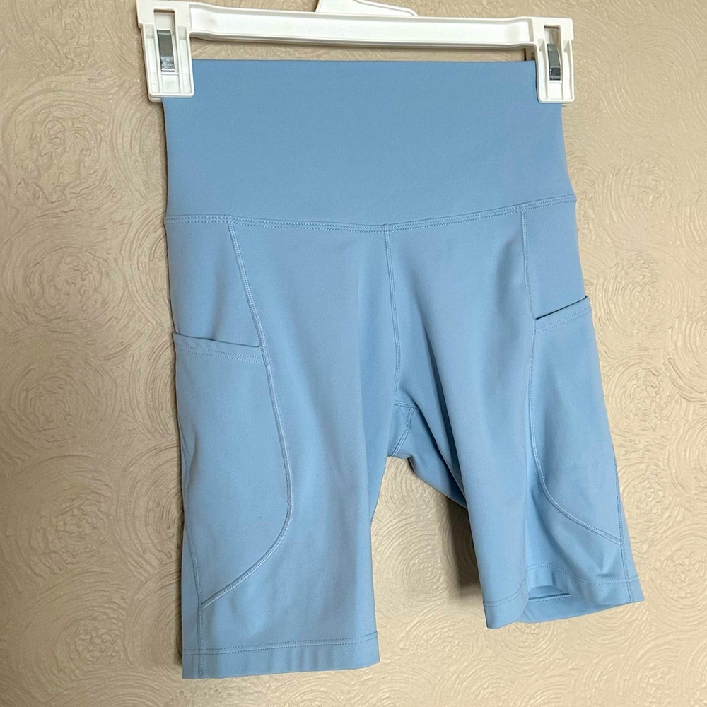 Nike Women's One High-Waisted 8" Biker Shorts With Pockets- blue size small